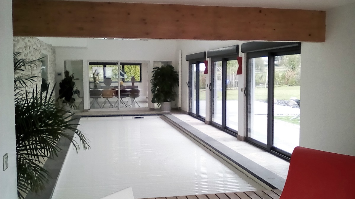 Construction d'une piscine en intérieur avec système de recouvrement - Conscrution de piscine - Defi Habitat - Constructeur de maison en ossature bois